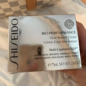 COPY - Shiseido glow revival cream